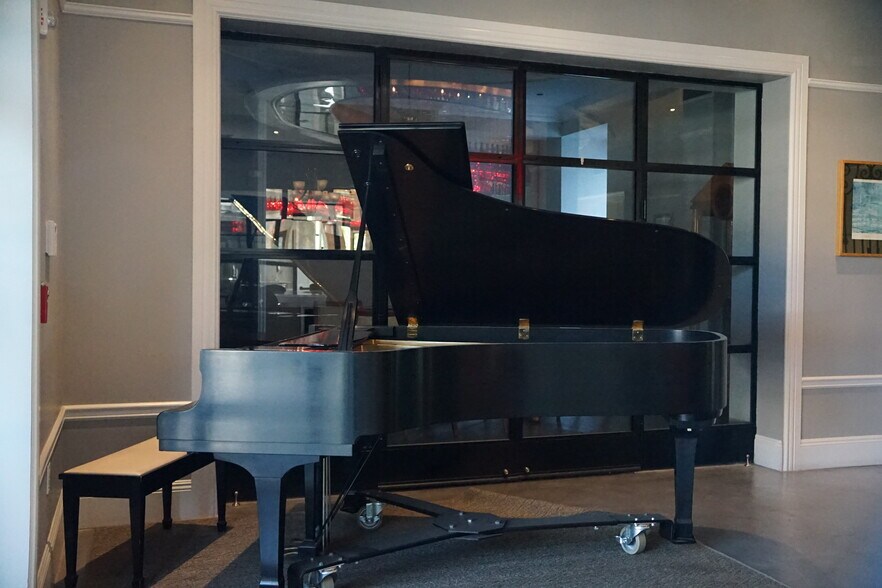 More Photos Of 929 Main St, Saint Helena Restaurant For Sale