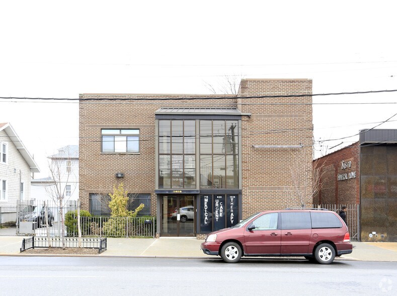 More Photos Of 3485 E Tremont Ave, Bronx Office For Lease