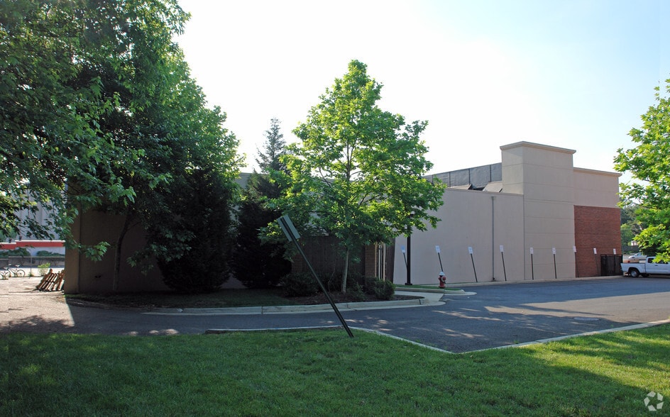 More Photos Of 10890 Fairfax Blvd, Fairfax Freestanding For Sale