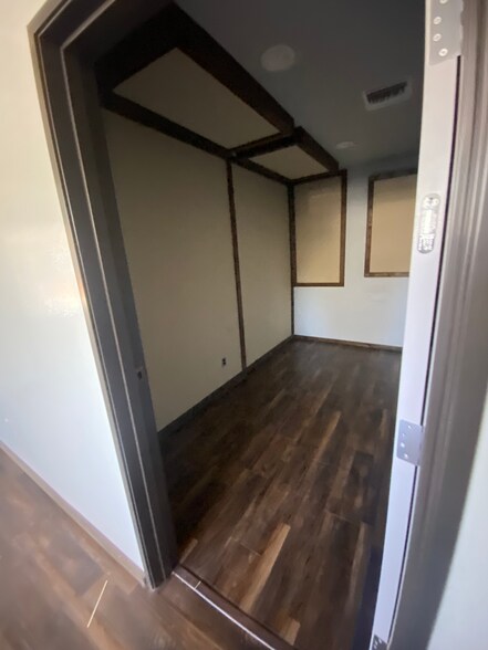 More Photos Of 2911-2919 Thornton Ave, Burbank Manufacturing For Lease