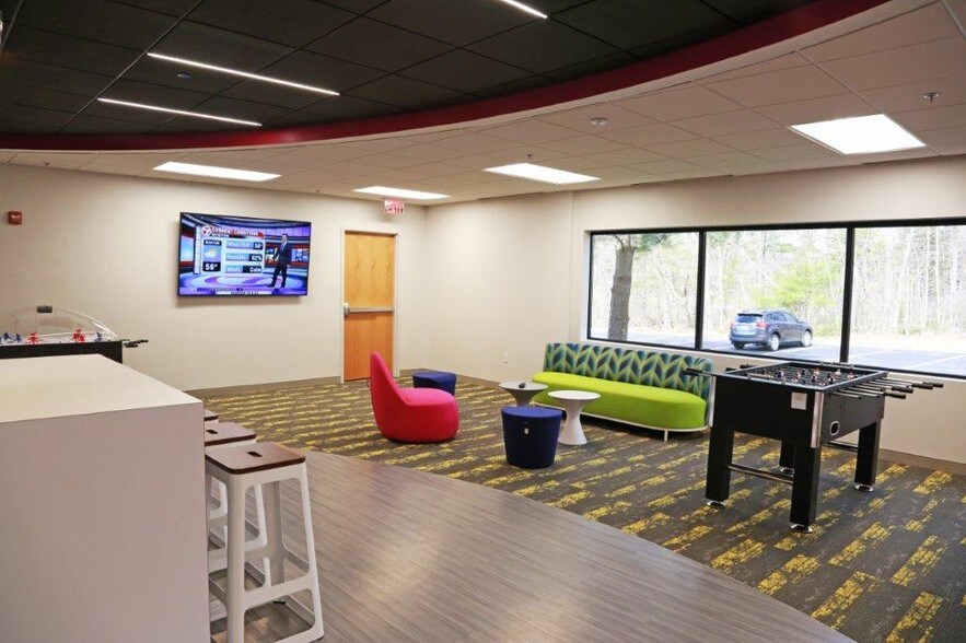 More Photos Of 1 Highwood Dr, Tewksbury Unknown For Lease