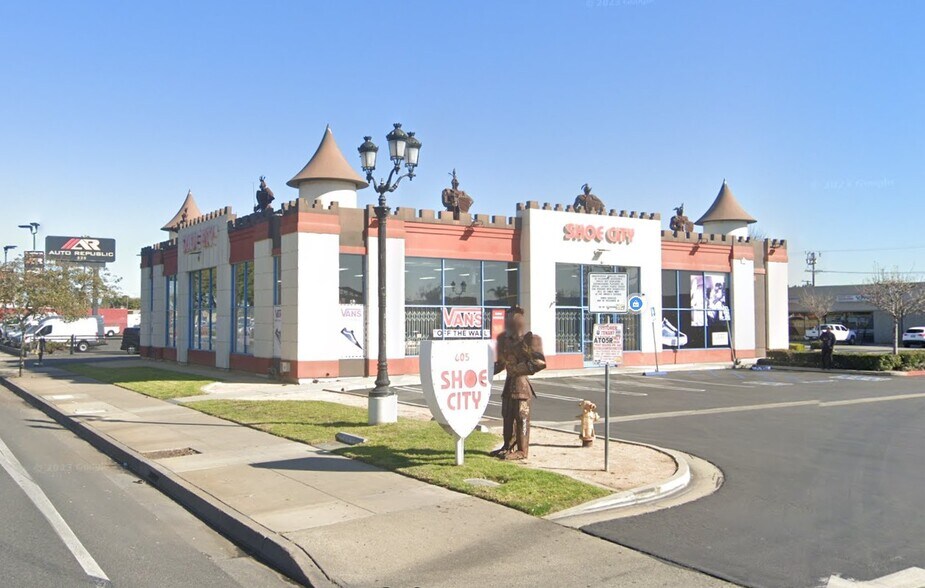 Primary Photo Of 605 S Harbor Blvd, Santa Ana Freestanding For Lease