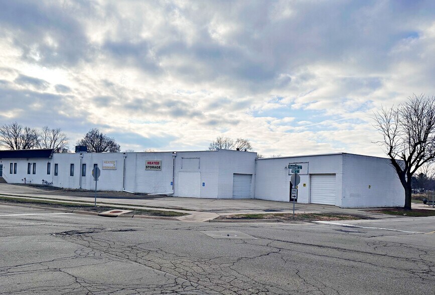 More Photos Of 901 9th St, Rockford Manufacturing For Lease