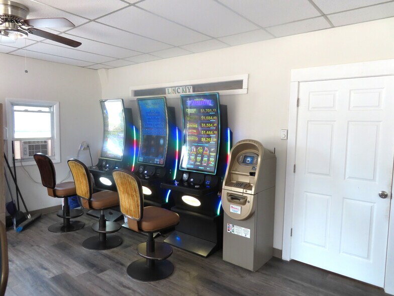 More Photos Of 275 Main St, Saegertown Storefront Retail Residential For Sale