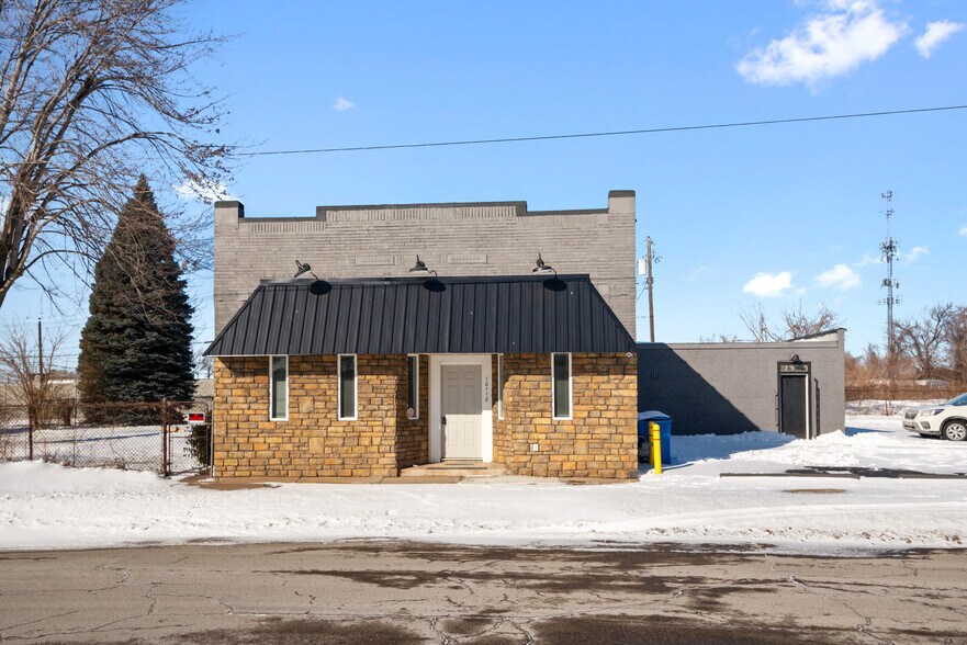 More Photos Of 10118 Eagle St, Dearborn Industrial For Sale