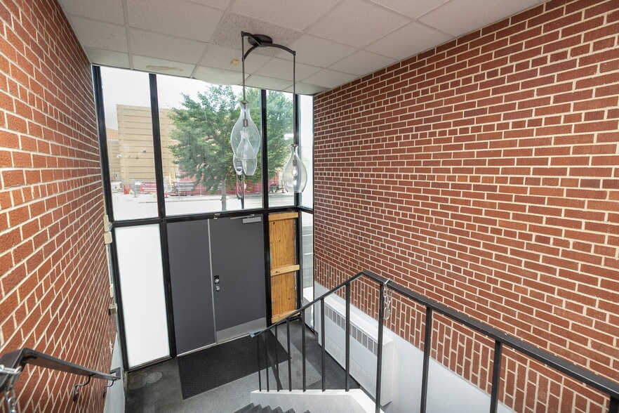 More Photos Of 307 E Center St, Rochester Office For Sale