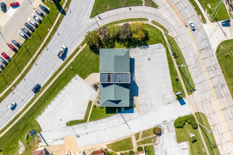 More Photos Of 3709 N Harrison St, Davenport Office For Lease