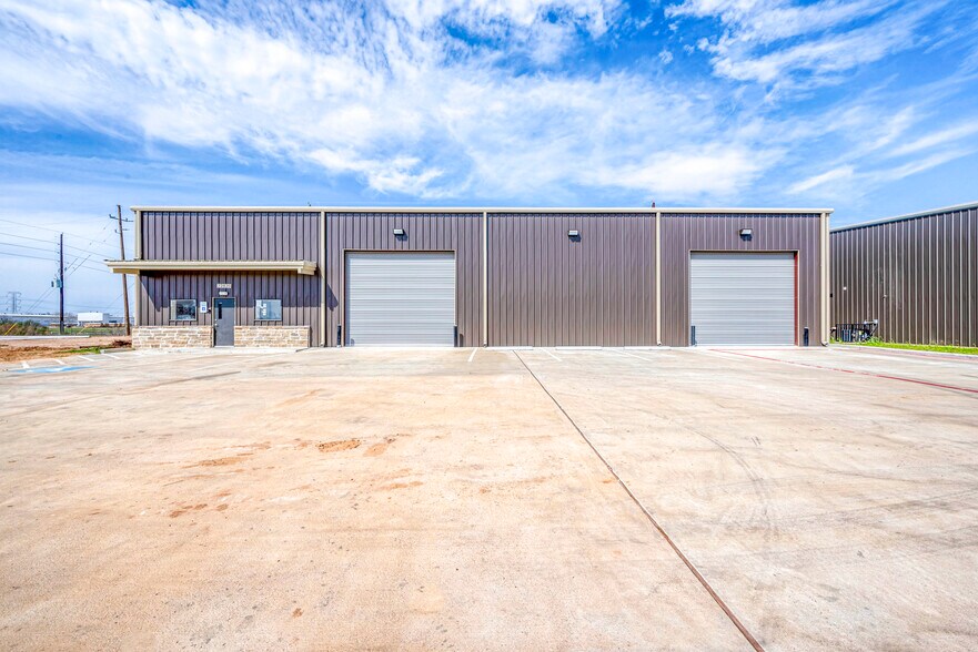 More Photos Of 22820 Hufsmith Kohrville Rd, Tomball Industrial For Sale