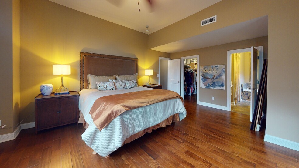 More Photos Of 240 Main St W, Carmel Storefront Retail Residential For Sale