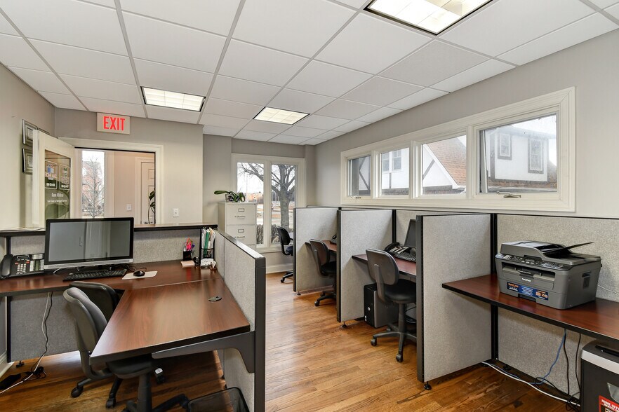More Photos Of 103 E Ogden Ave, Clarendon Hills Office For Sale