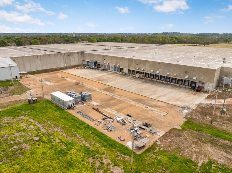 More Photos Of 1 King Timahoe Dr, Vidalia Industrial For Sale