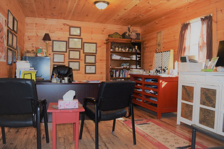 More Photos Of 334 N Broad St, Toccoa Office For Sale