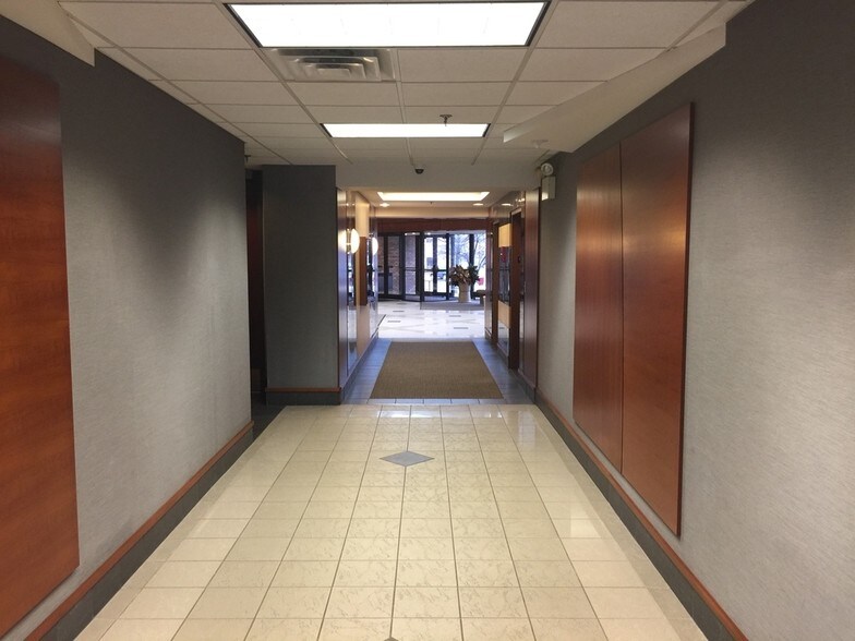 More Photos Of 5353 Wayzata Blvd, Saint Louis Park Office For Lease