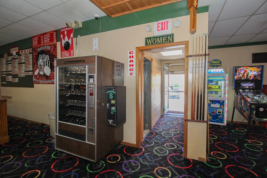 More Photos Of 125 Main St, Huron Bowling Alley For Sale