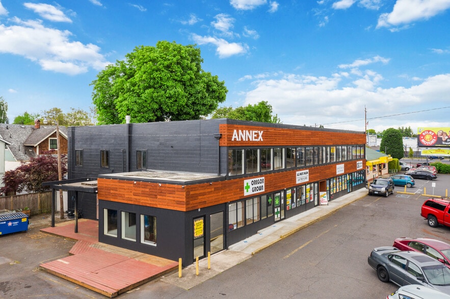 More Photos Of 322-332 SE 82nd Ave, Portland Storefront Retail Office For Lease