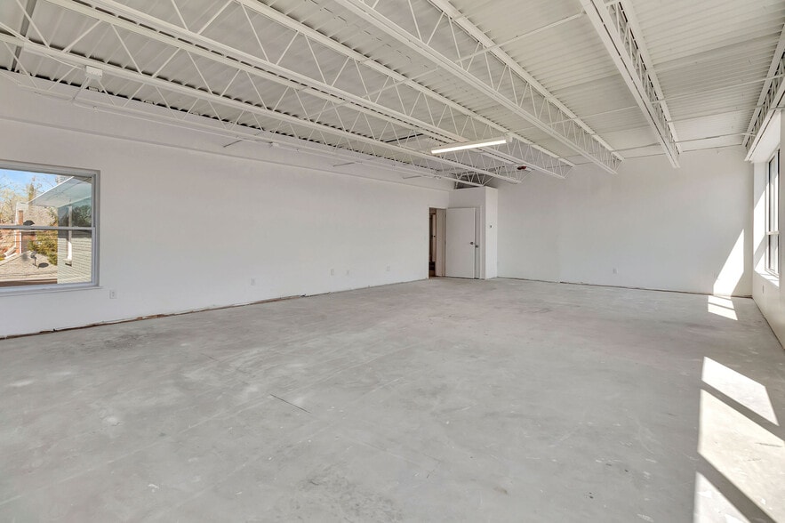 More Photos Of 2533-2537 Far Hills Ave, Oakwood Paulding Storefront Retail Office For Lease