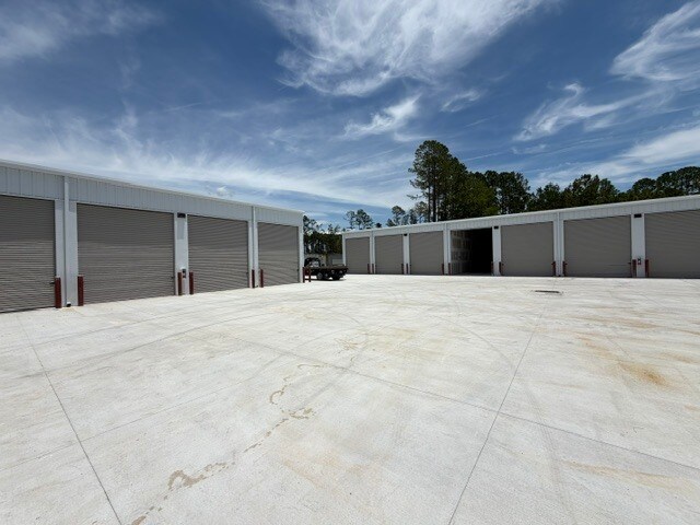 More Photos Of 11691 Industry Dr, Jacksonville Self Storage For Lease