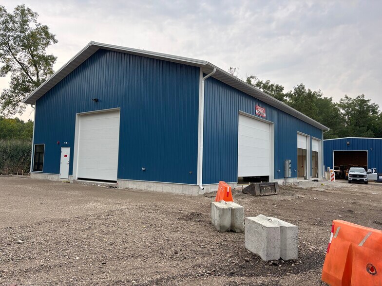 More Photos Of 11N 323 Brookside Drive, Elgin Flex For Lease
