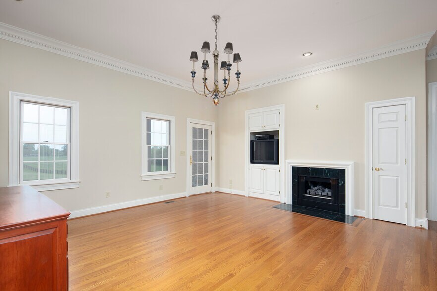 More Photos Of 4664 Lexington Rd, Winchester Specialty For Sale