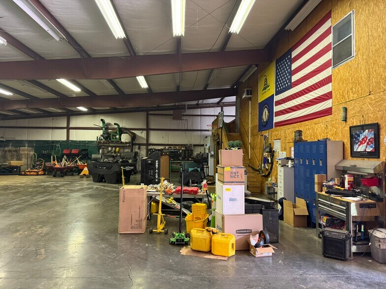 More Photos Of 129 Macarthur Ct, Nicholasville Warehouse For Lease