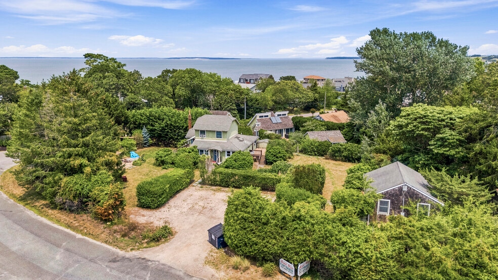 More Photos Of 127 Inlet Rd W, Hampton Bays Hospitality For Sale