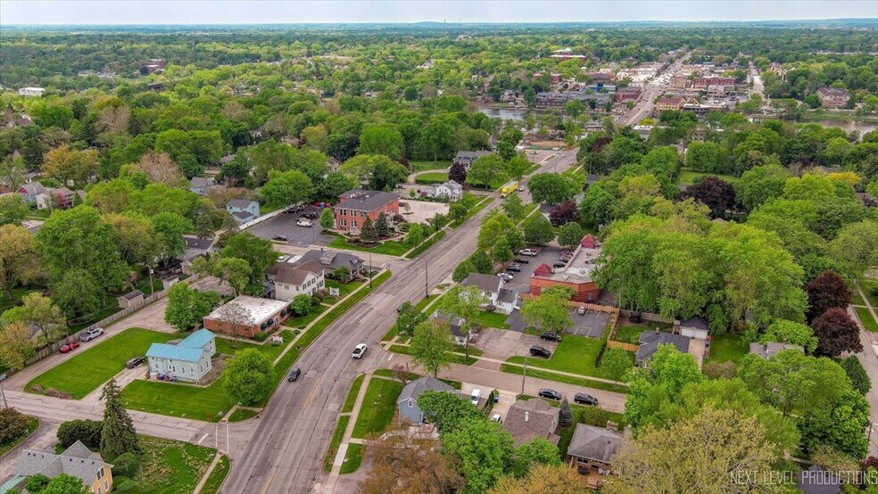 More Photos Of 422 E State St, Geneva Office For Sale