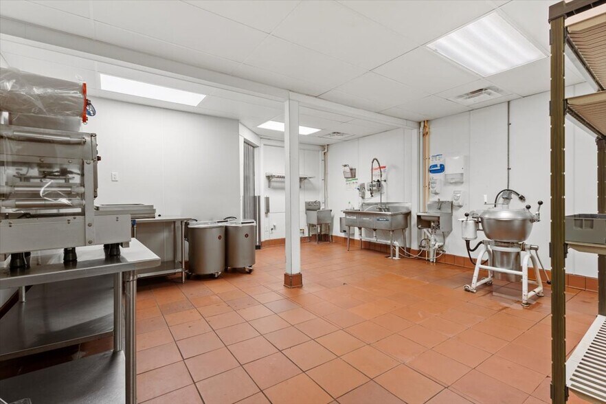 More Photos Of 1250-1264 SW Biltmore St, Port Saint Lucie Warehouse For Sale