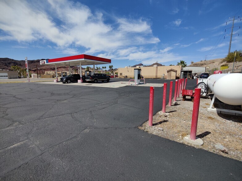 More Photos Of 3303 N Highway 95, Parker Service Station For Sale