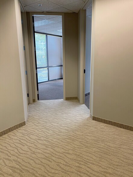 More Photos Of 941 Hillwind Rd NE, Minneapolis Medical For Lease