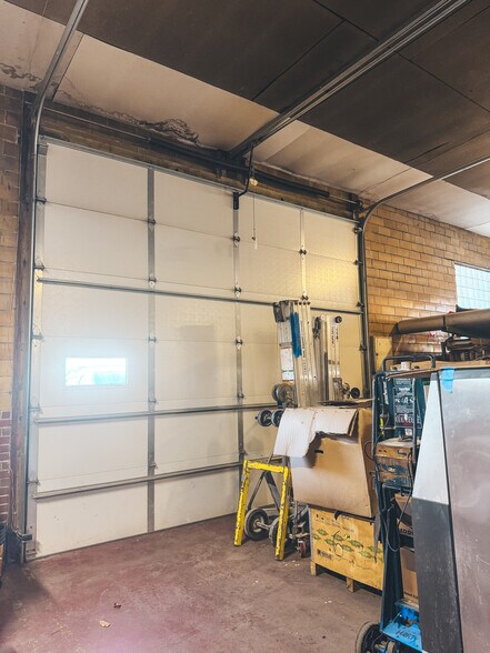 More Photos Of 1600 1st Ave NE, Austin Warehouse For Sale