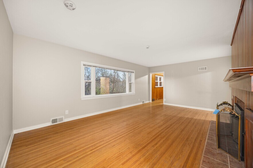 More Photos Of 704 E 9th St, Lockport Medical For Lease