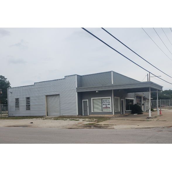 Primary Photo Of 2703 Sam Houston Ave, Huntsville Showroom For Lease