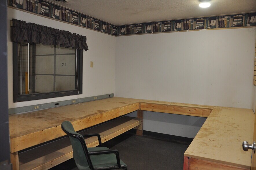 More Photos Of 1401 Fallon Ave NE, Monticello Warehouse For Lease