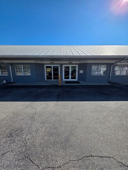 More Photos Of 500 N Indiana Ave, Englewood Unknown For Lease