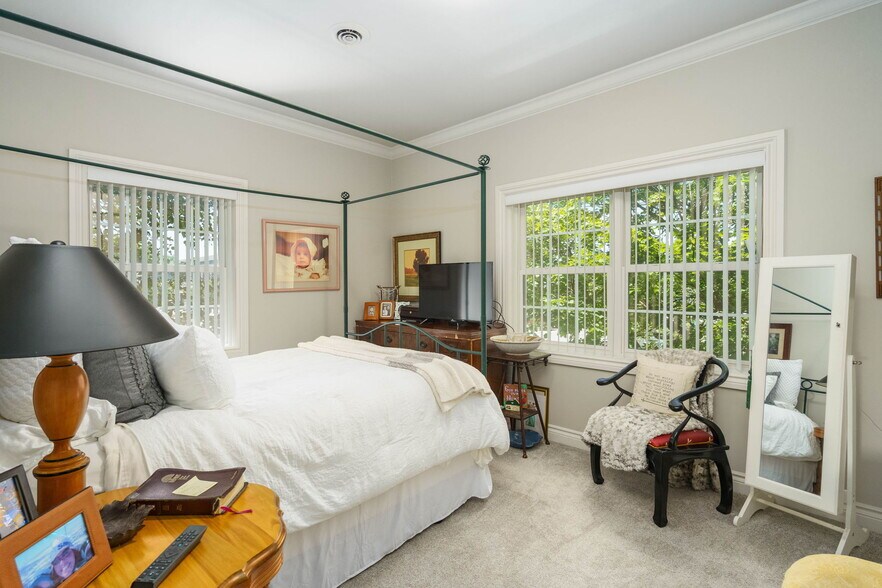 More Photos Of 206 E Liberty St, Milford Medical For Sale