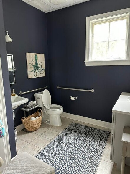 More Photos Of 12 Celadon Dr, Beaufort Storefront Retail Office For Lease