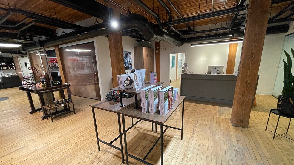 More Photos Of 139 Market Ave, Winnipeg Apartments For Lease