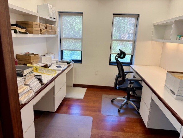 More Photos Of 2550 Crescent St, Astoria Office For Sale