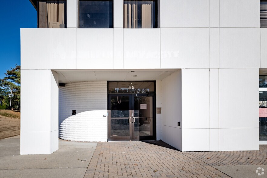 More Photos Of 55 Kennedy Dr, Hauppauge Flex For Lease