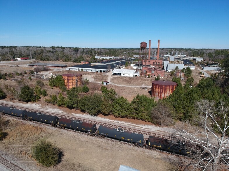 More Photos Of 304 Hoover St N, Hampton Manufacturing For Sale