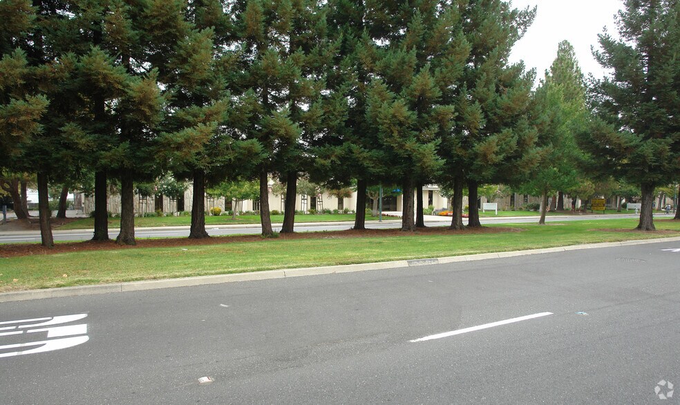 More Photos Of 1330 W Middlefield Rd, Mountain View Office For Sale