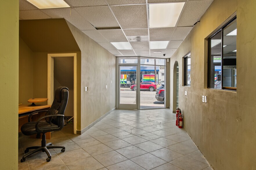 More Photos Of 355-359 N Fairfax Ave, Los Angeles Storefront Retail Office For Lease