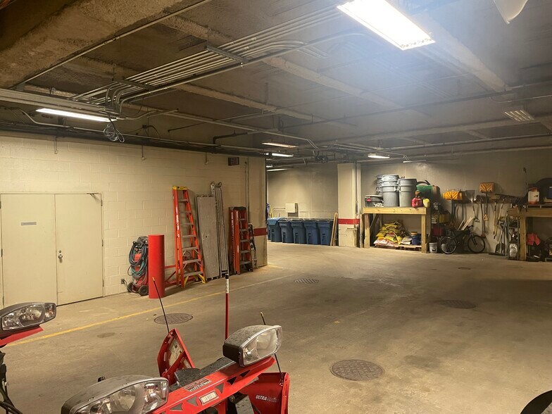 More Photos Of 100 N Queen St, Lancaster Office For Sale