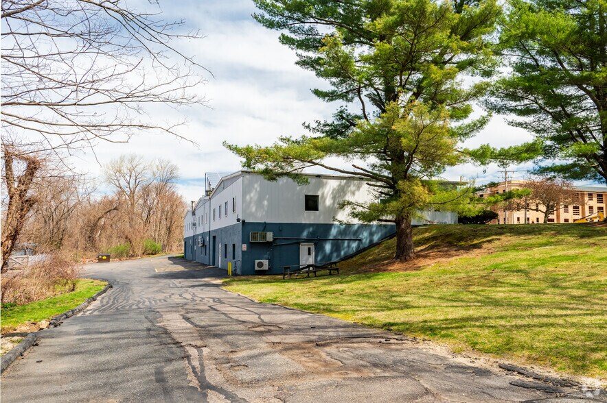 More Photos Of 159 Chestnut St, Ashland Light Distribution For Lease