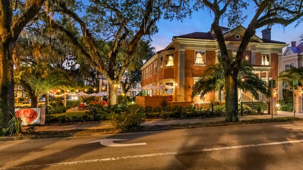 More Photos Of 119 E 37th St, Savannah Restaurant For Sale