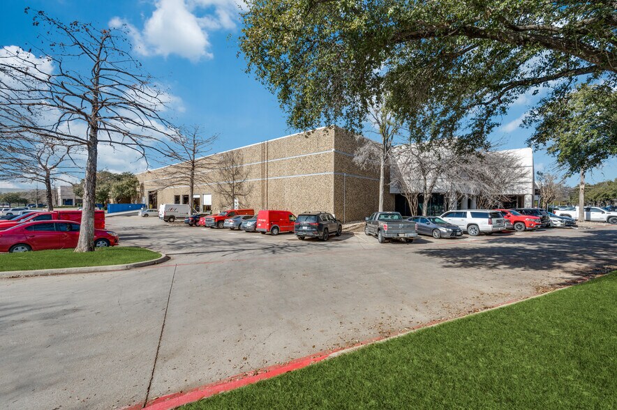 More Photos Of 13755 Diplomat Dr, Farmers Branch Warehouse For Lease