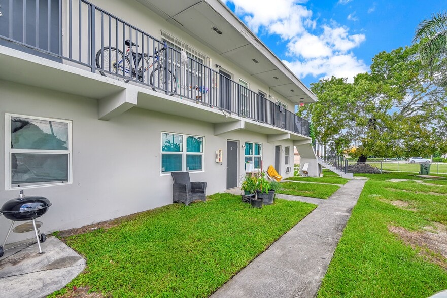 More Photos Of 186 NW 1st St, Homestead Apartments For Sale