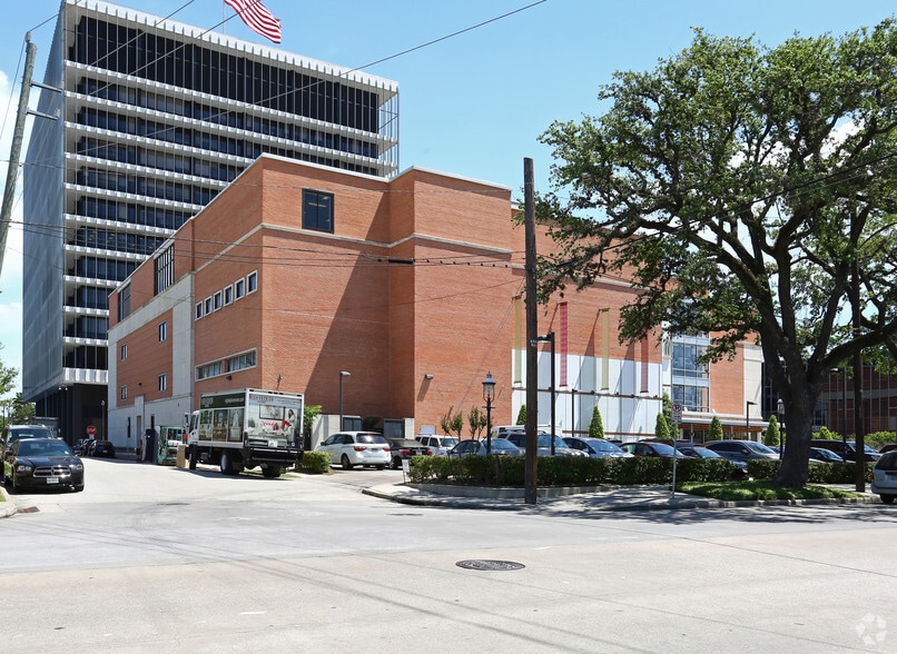 More Photos Of 3100 Travis St, Houston Freestanding For Sale