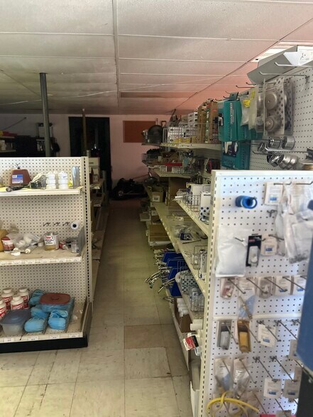 More Photos Of 501 E Broadway St, Andrews Office For Sale