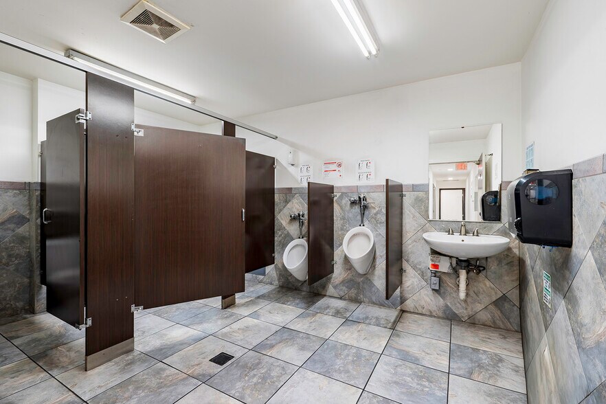 More Photos Of 2165 W Cowles St, Long Beach Service For Lease